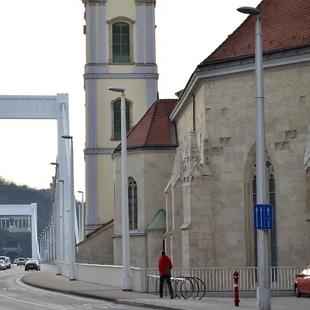 - Veres Palne Budapeşte