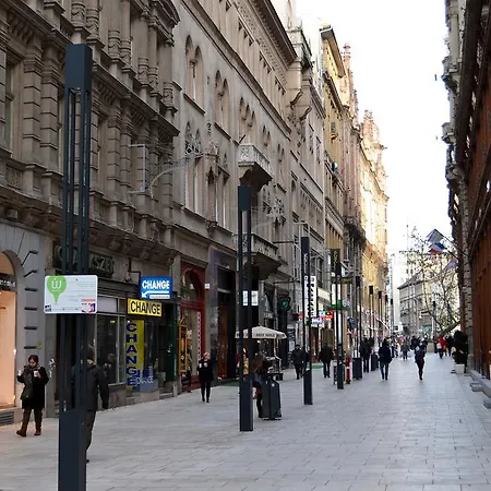 - Veres Palne Budapeşte