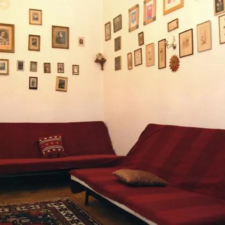 - Veres Palne Daire Budapeşte