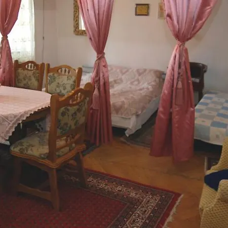 - Veres Palne Budapeşte