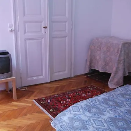 - Veres Palne Daire Budapeşte