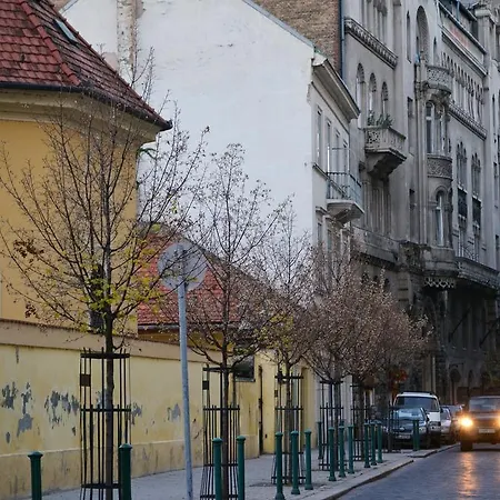 - Veres Palne * Budapeşte