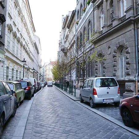 - Veres Palne * Budapeşte