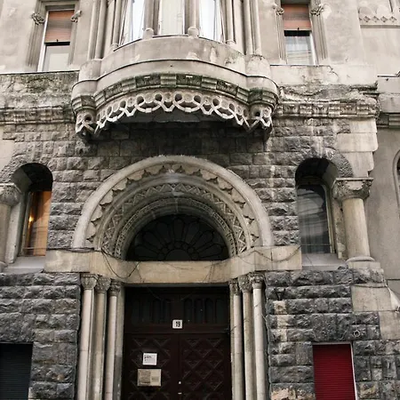 - Veres Palne Budapeşte