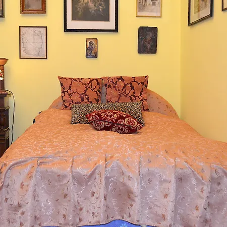 - Veres Palne Daire Budapeşte